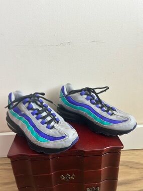 Nike Air Max 95 Aqua Youth 7Y Sneakers Wolf Grey/ Hyper Jade/ Indigo Burst